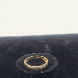 14k Gold Vintage Small Diamond Ring 2.70g Size 8.5​​​